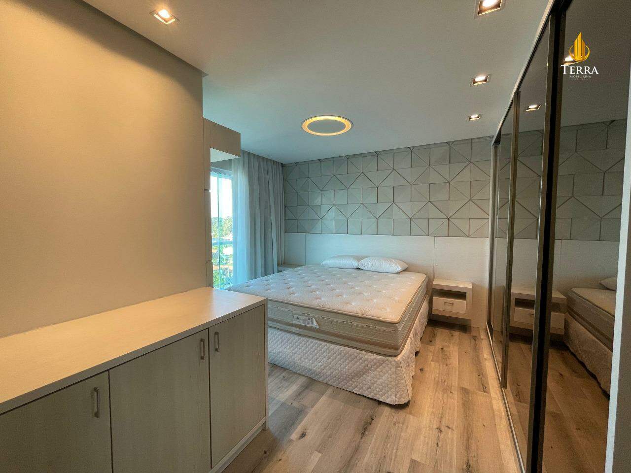 Splendid Etoile Residence Apartamento com 5 quartos, Cabeçudas: 