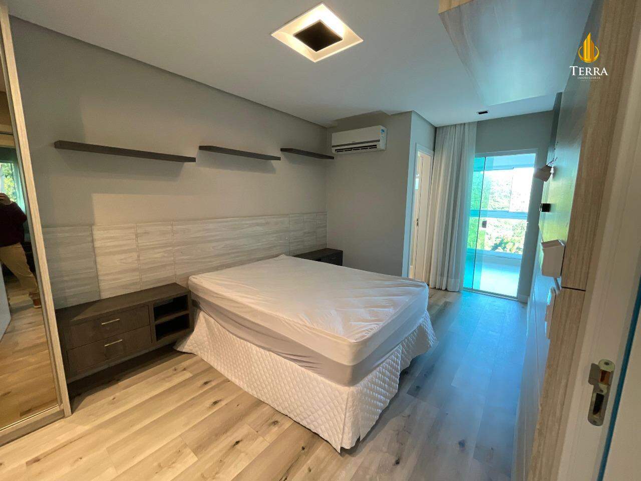 Splendid Etoile Residence Apartamento com 5 quartos, Cabeçudas: 
