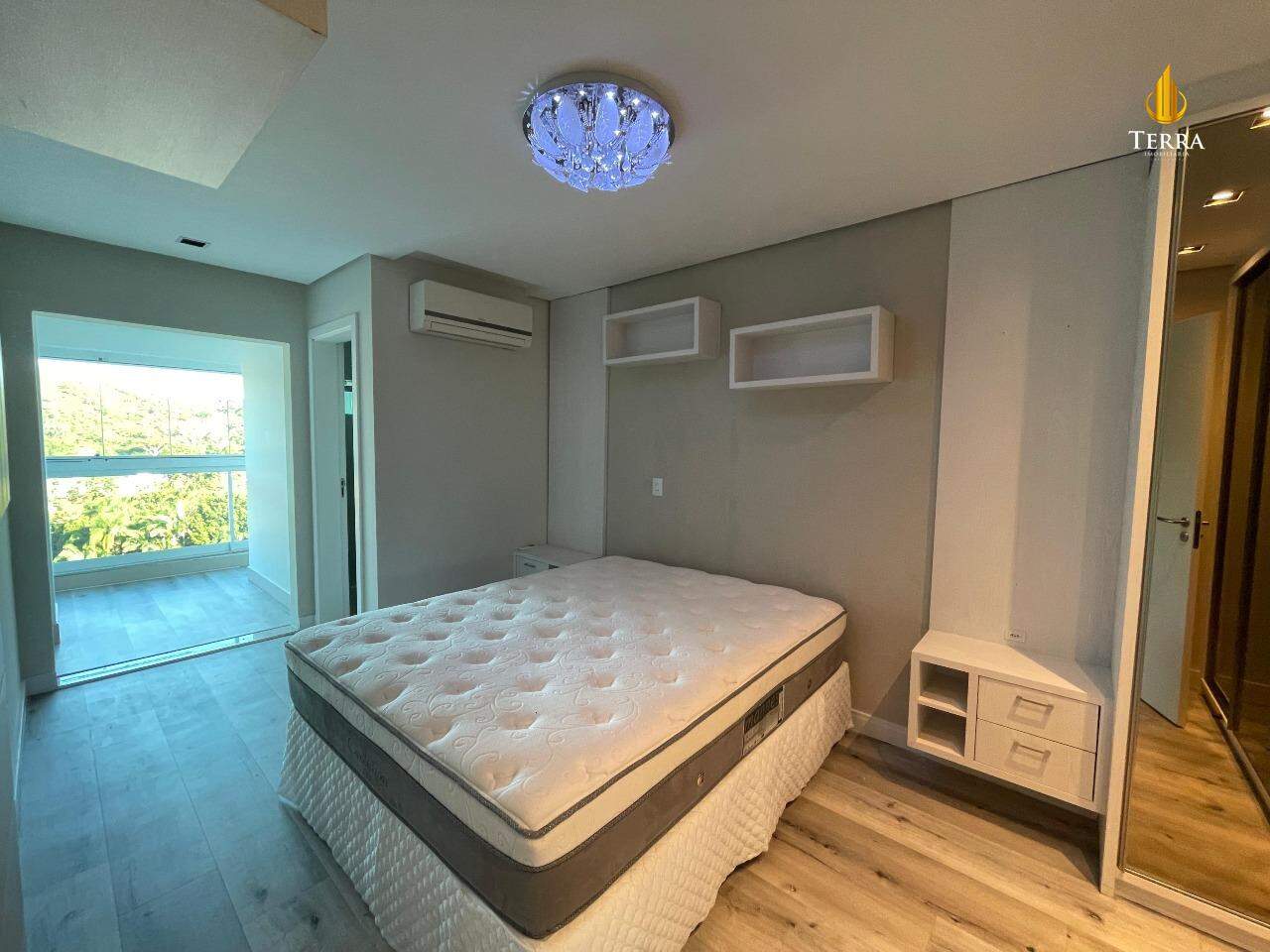 Splendid Etoile Residence Apartamento com 5 quartos, Cabeçudas: 