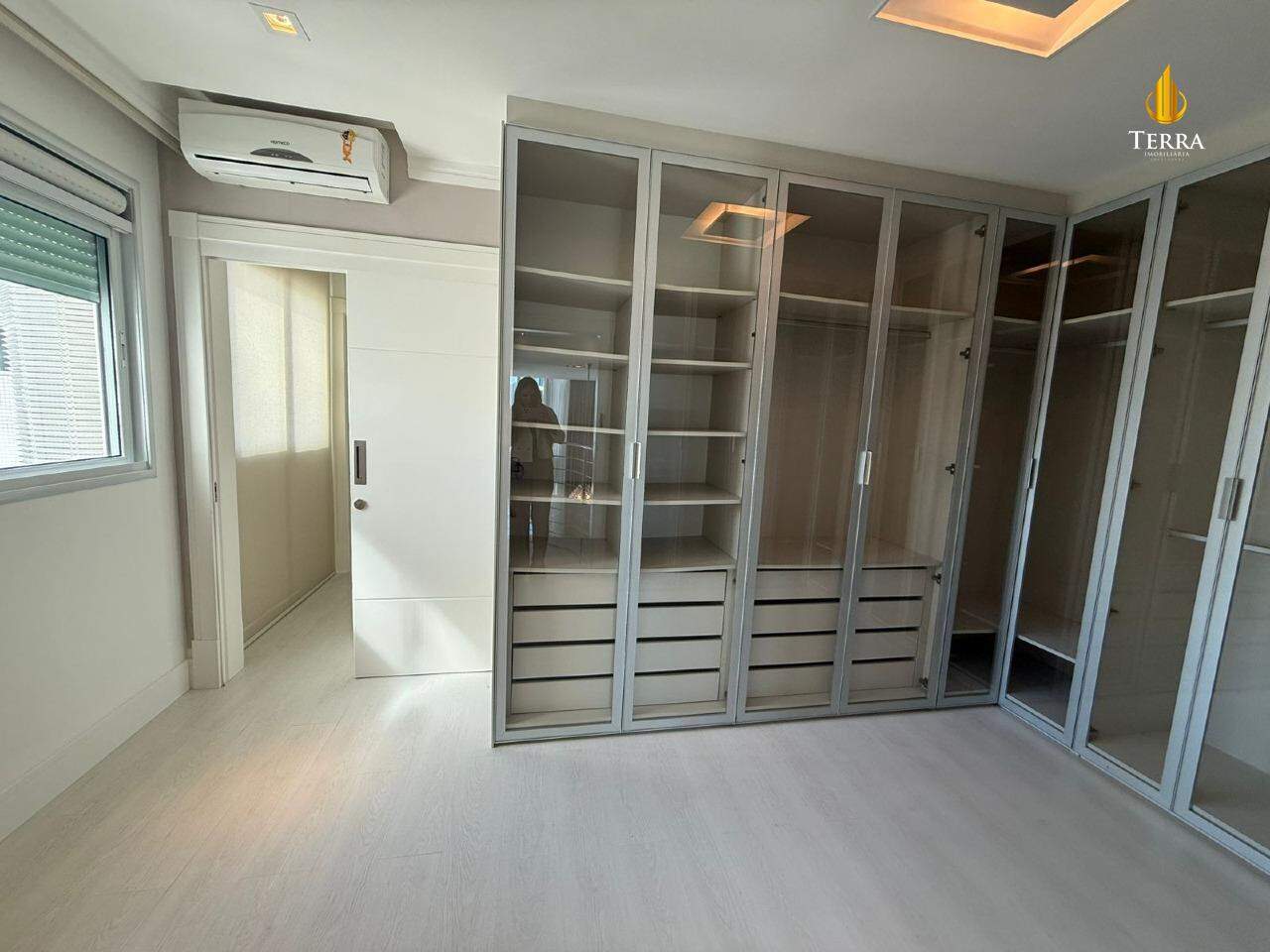 Le Majestic Residence Apartamento com 4 quartos, Centro: 