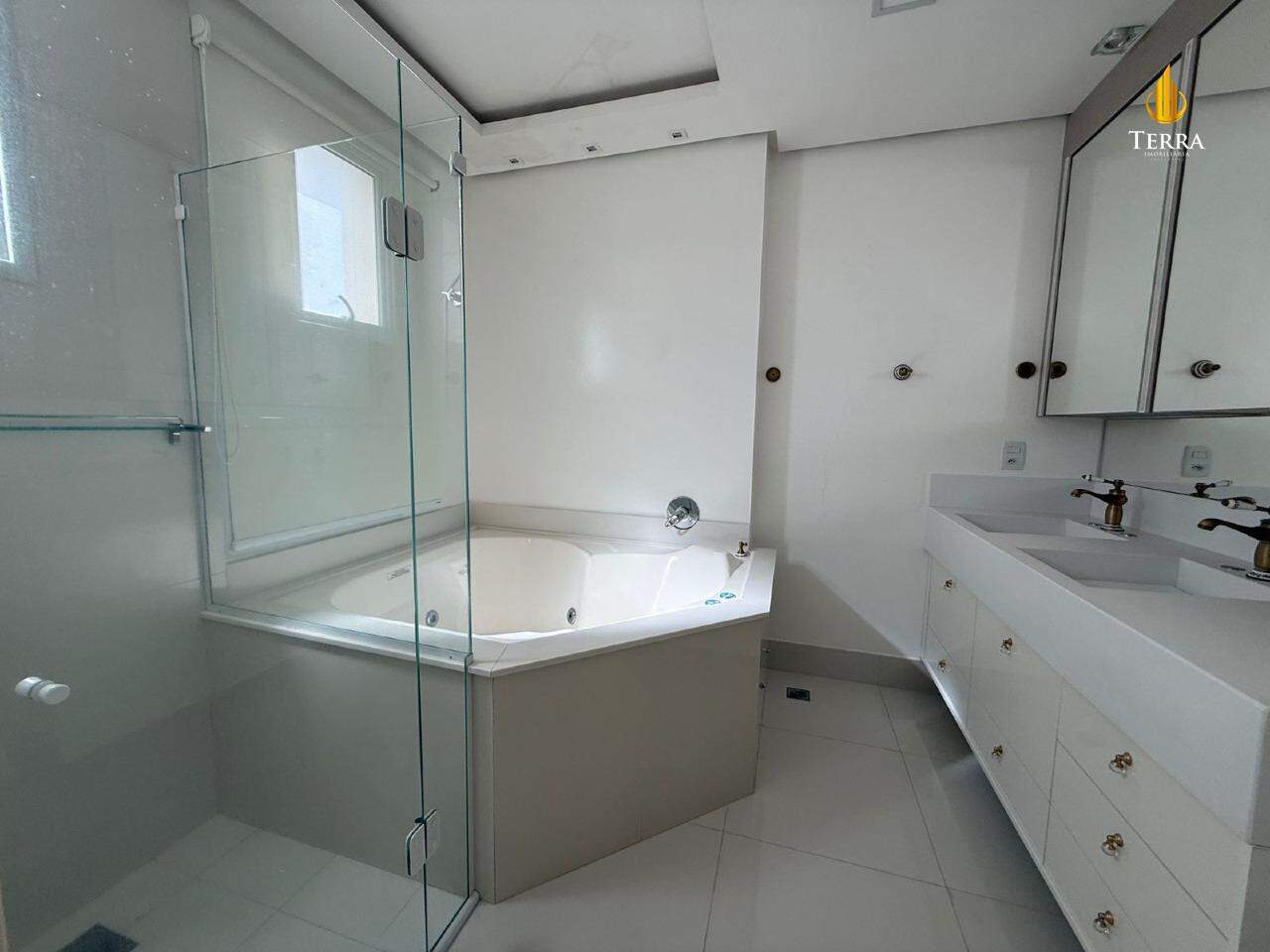 Le Majestic Residence Apartamento com 4 quartos, Centro: 