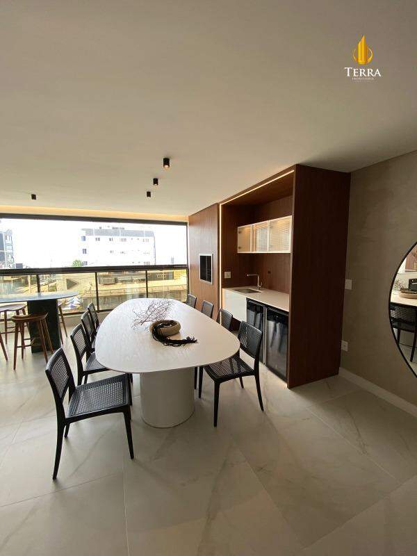 Surfers Paradise Residence Apartamento com 3 quartos, Praia Brava: 