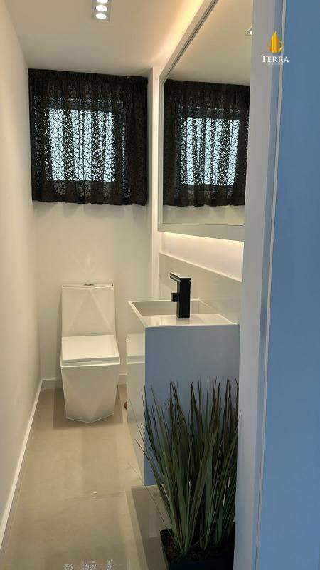  Apartamento com 3 quartos, Centro: 