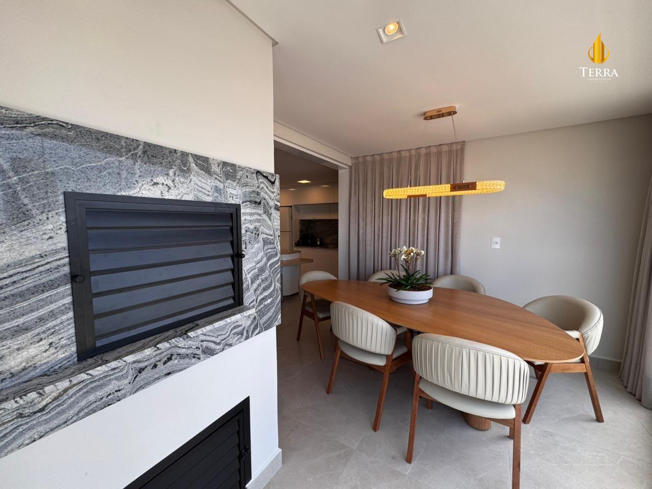 Gold Coast Residence Apartamento com 2 quartos, Centro: 