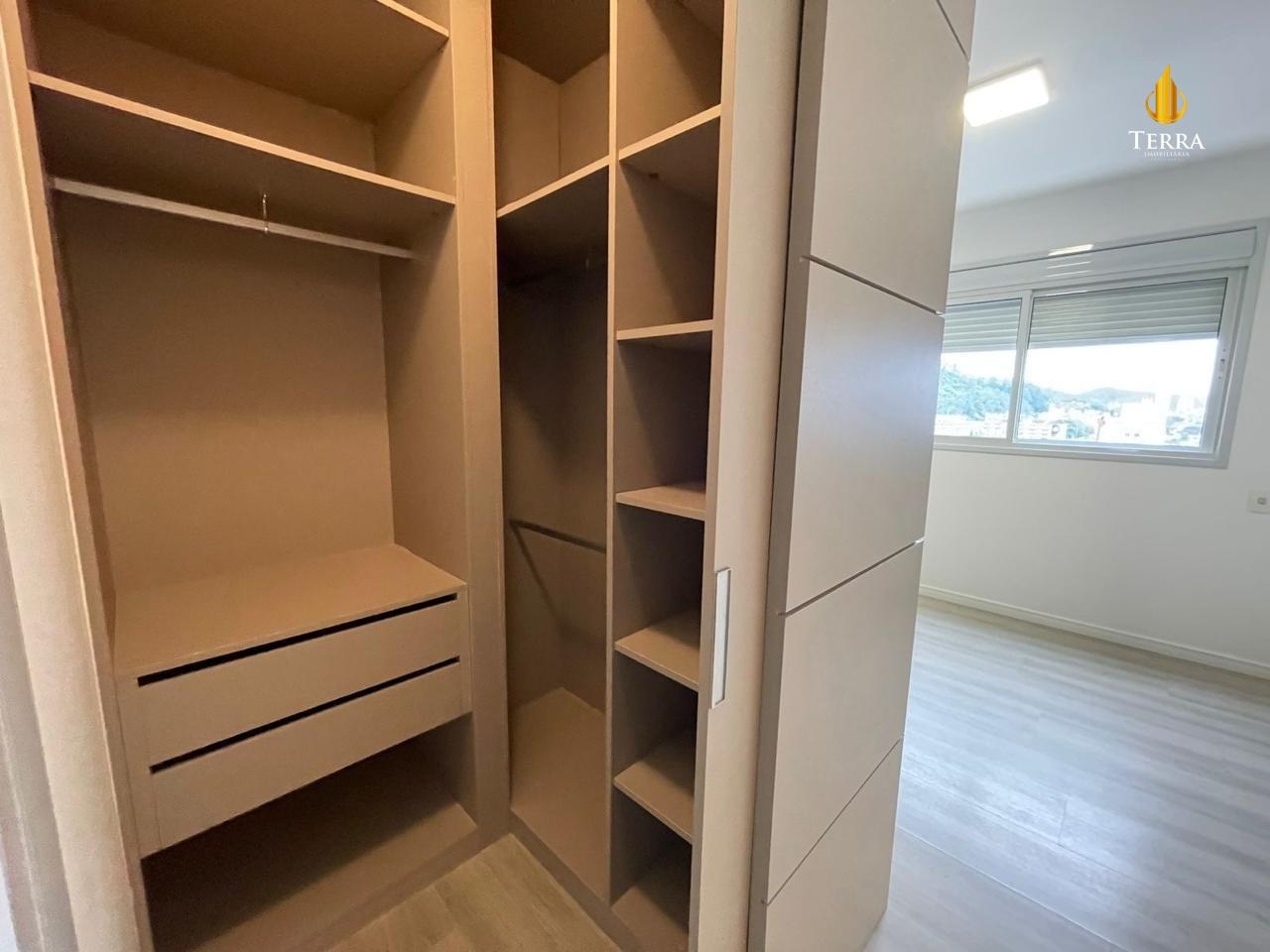 Porto Mare Apartamento com 3 quartos, Centro: 