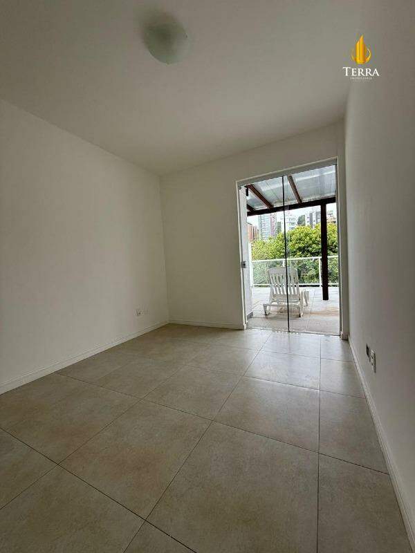  Apartamento com 2 quartos, Praia dos Amores: 