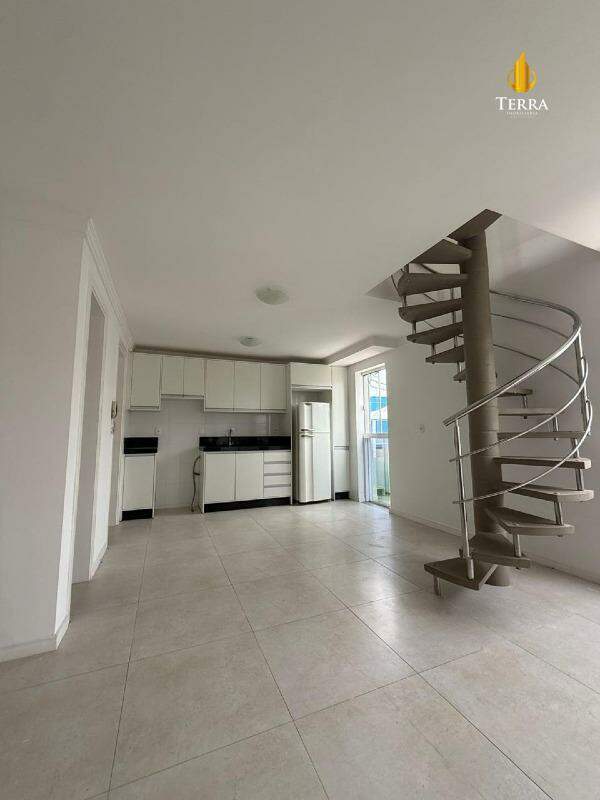  Apartamento com 2 quartos, Praia dos Amores: 