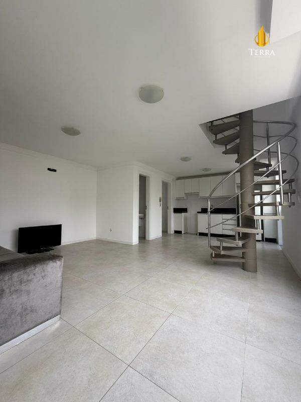  Apartamento com 2 quartos, Praia dos Amores: 