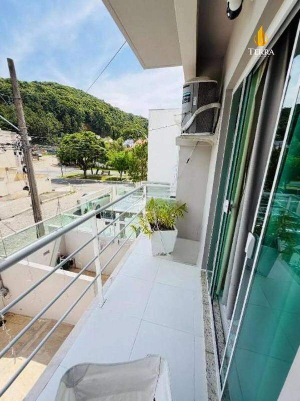  Sobrado com 3 quartos, Ressacada: 