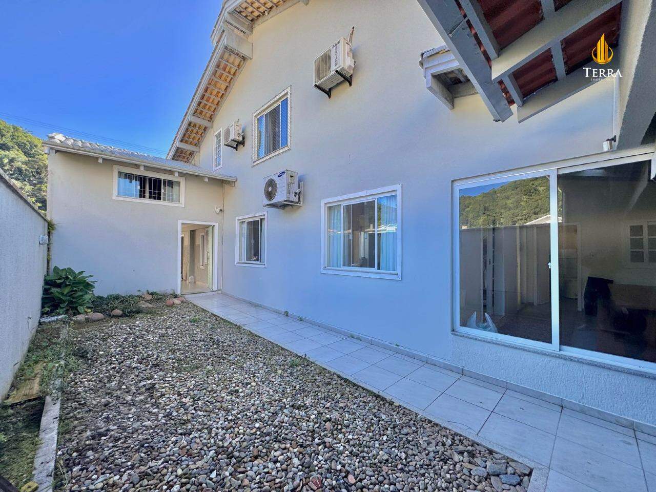  Casa com 4 quartos, Fazenda: 