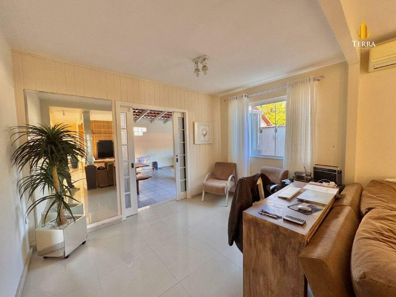  Casa com 4 quartos, Fazenda: 