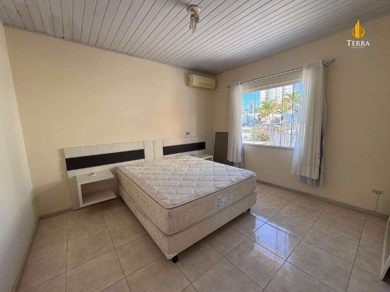  Casa com 4 quartos, Fazenda: 