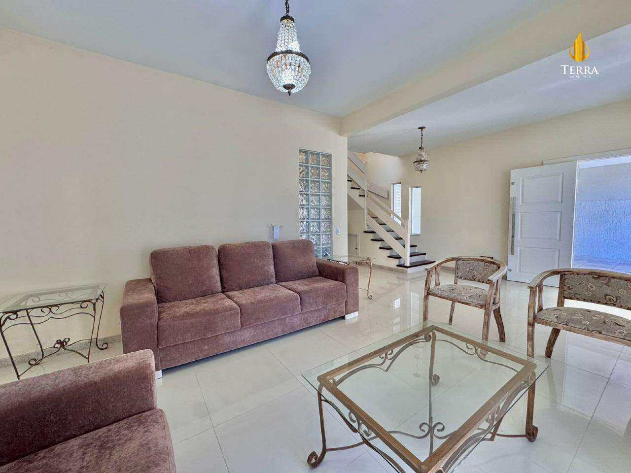  Casa com 4 quartos, Fazenda: 