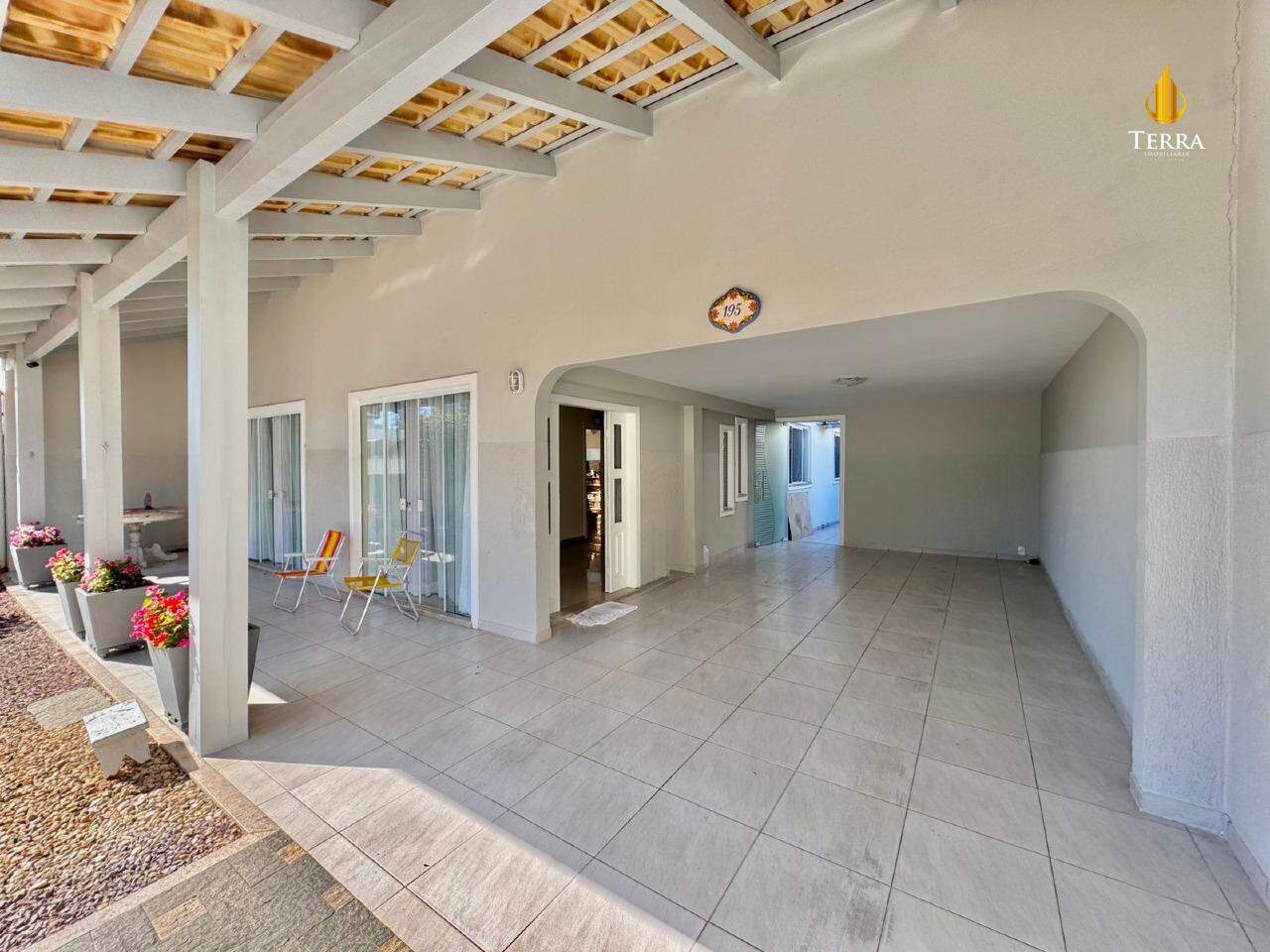  Casa com 4 quartos, Fazenda: 