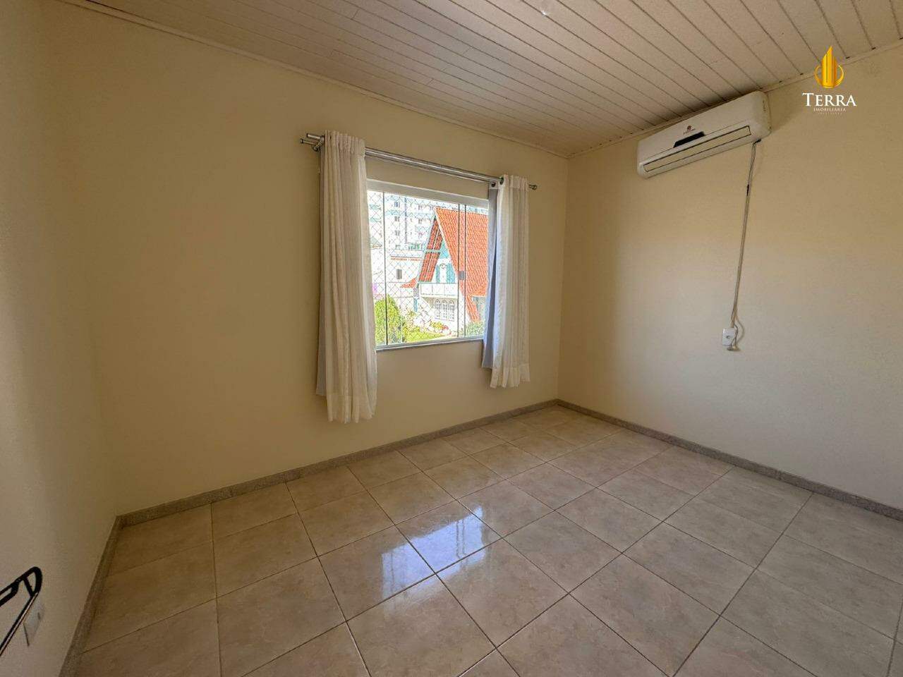  Casa com 4 quartos, Fazenda: 