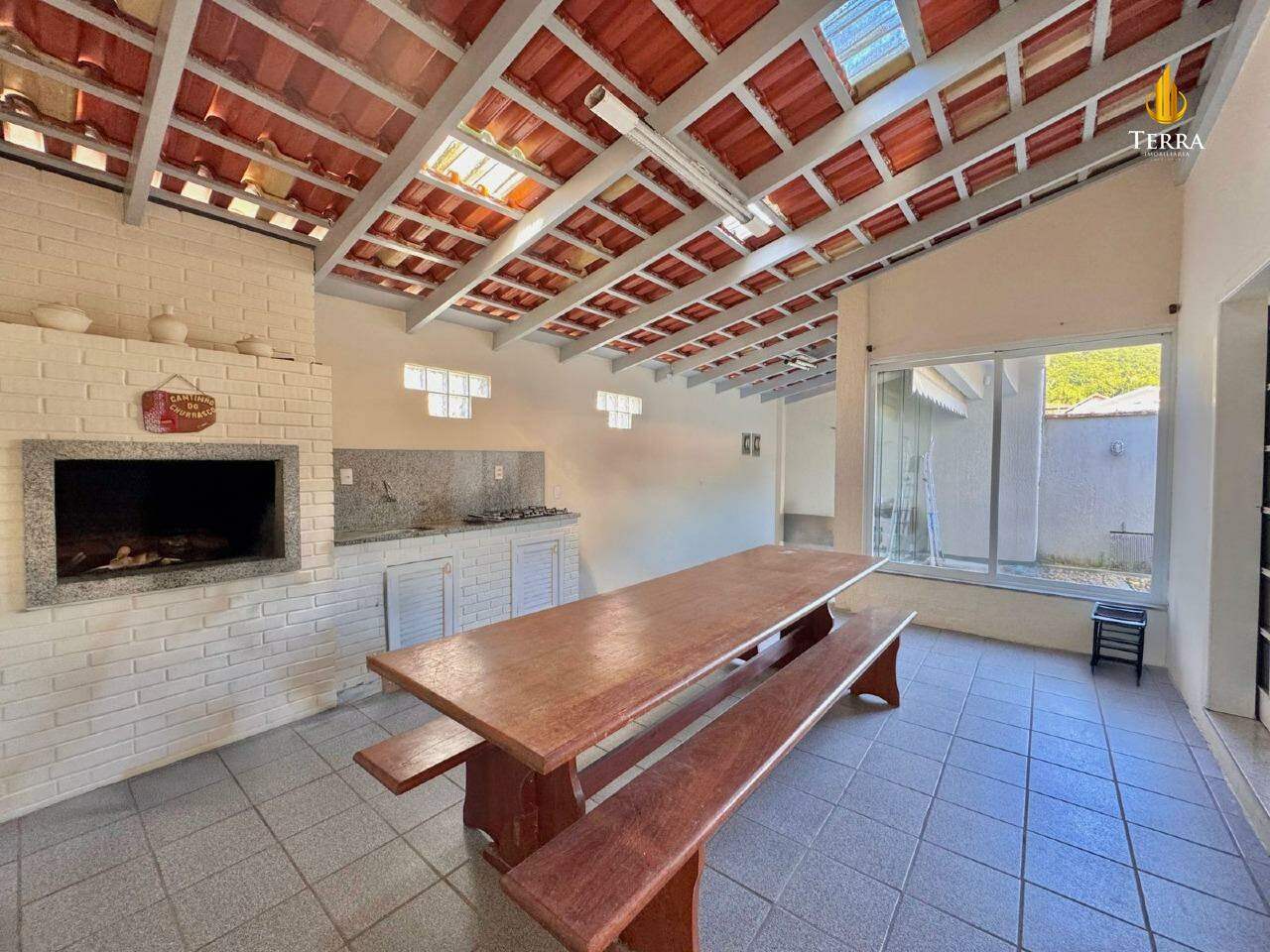  Casa com 4 quartos, Fazenda: 