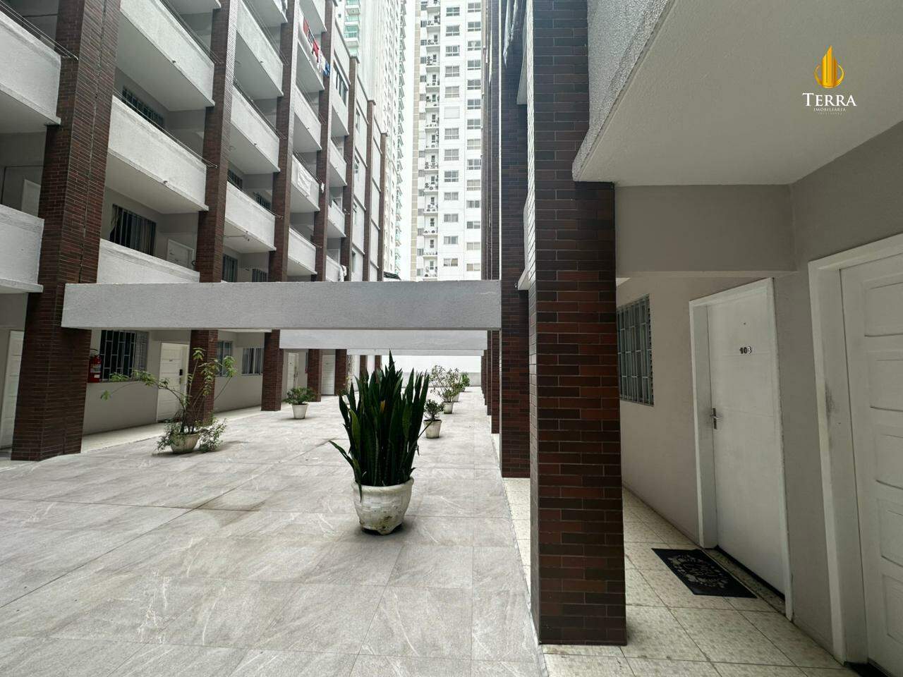 Londrina Apartamento com , Centro:
