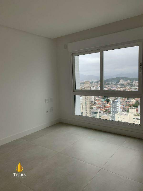 Apartamento com 3 quartos, Centro: 
