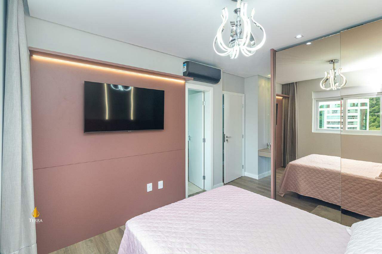 Italian Residence Apartamento com 4 quartos, Pioneiros: 