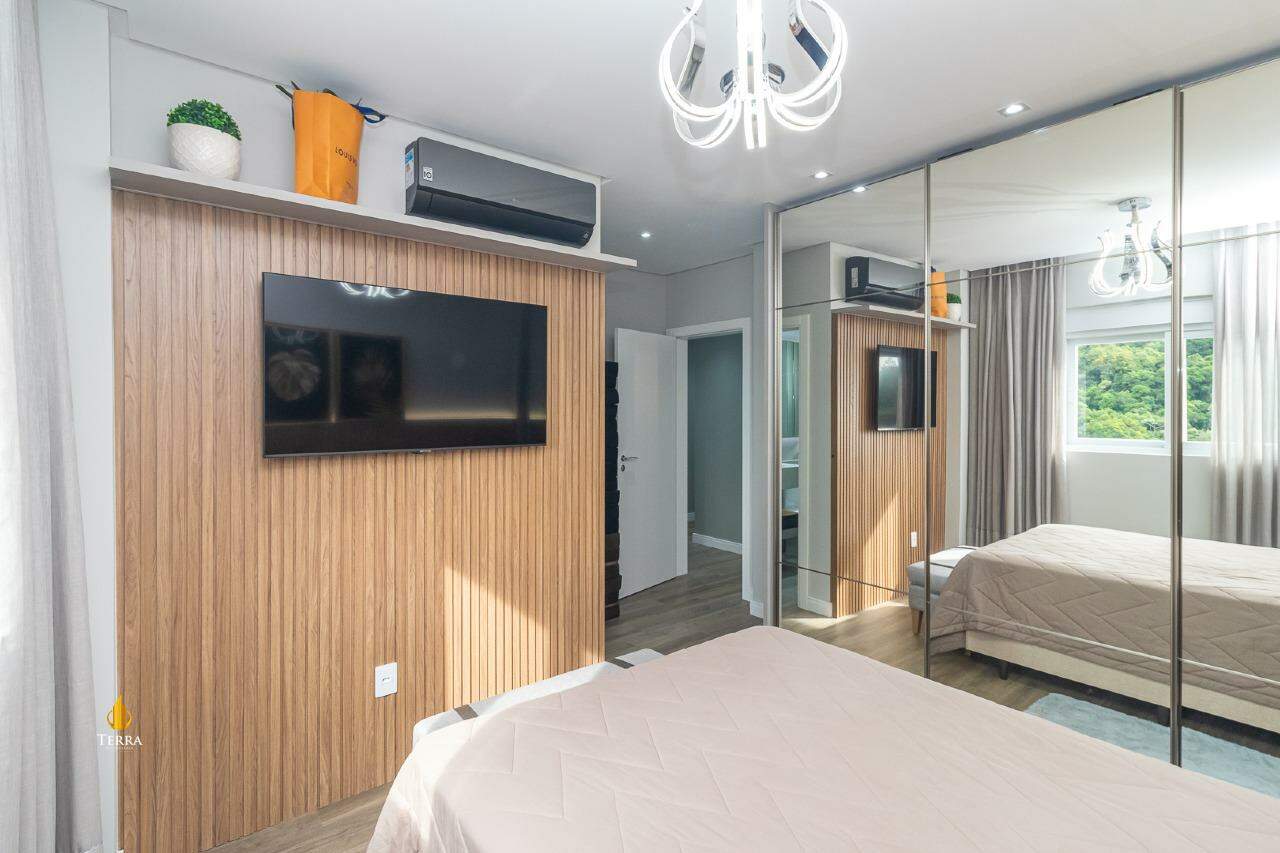 Italian Residence Apartamento com 4 quartos, Pioneiros: 