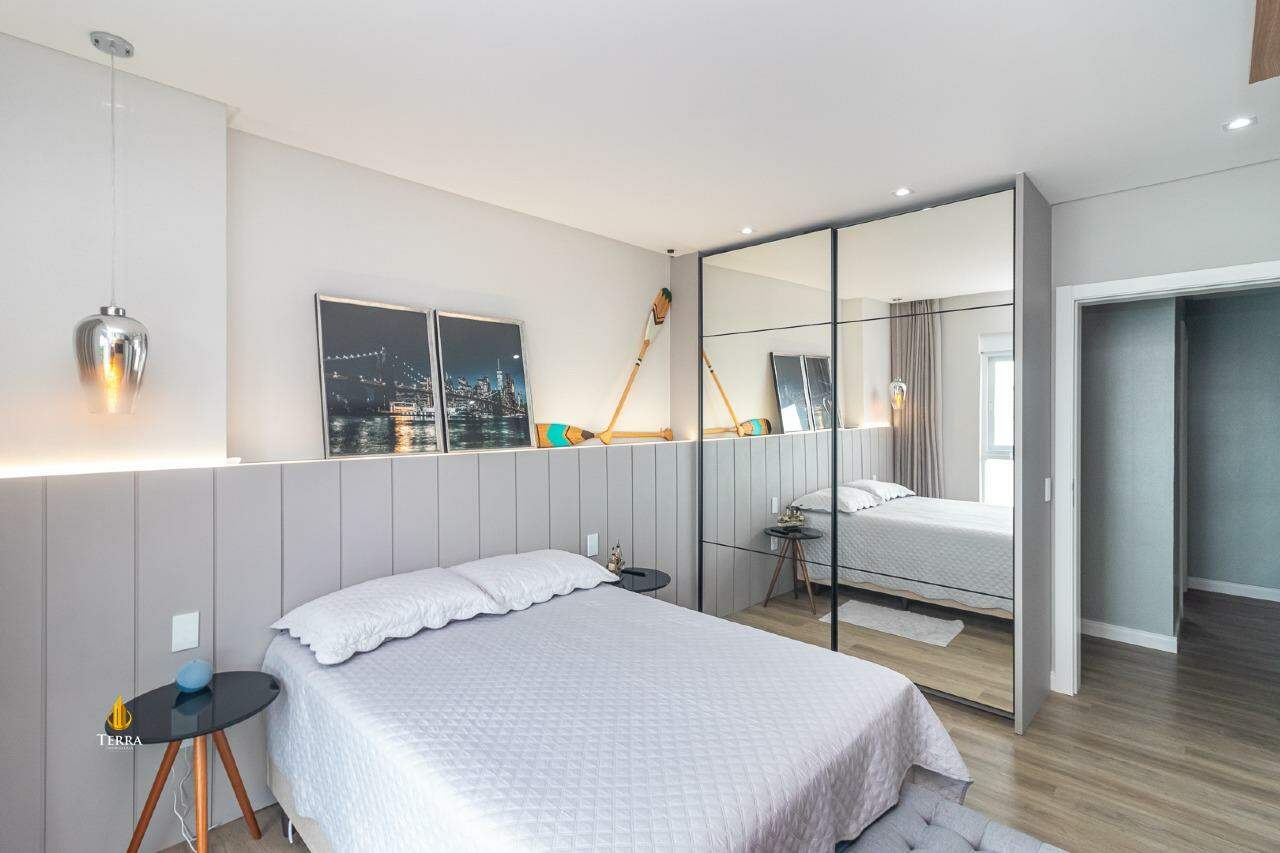 Italian Residence Apartamento com 4 quartos, Pioneiros: 