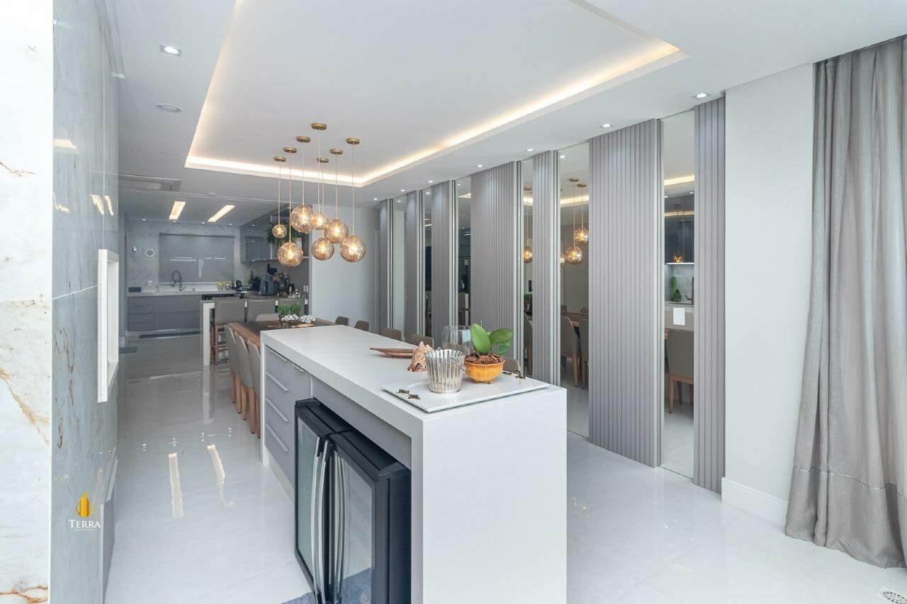 Italian Residence Apartamento com 4 quartos, Pioneiros: 
