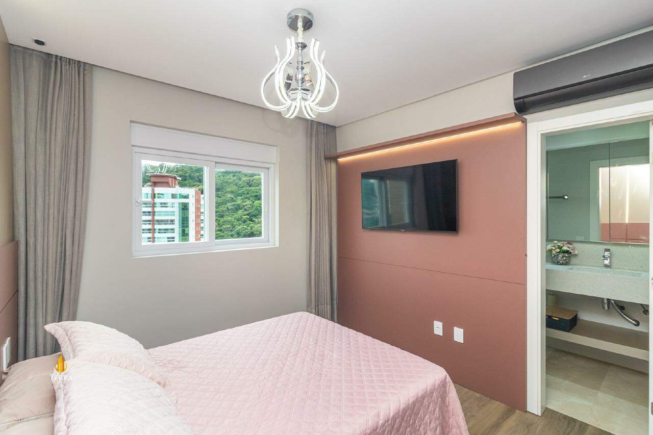 Italian Residence Apartamento com 4 quartos, Pioneiros: 