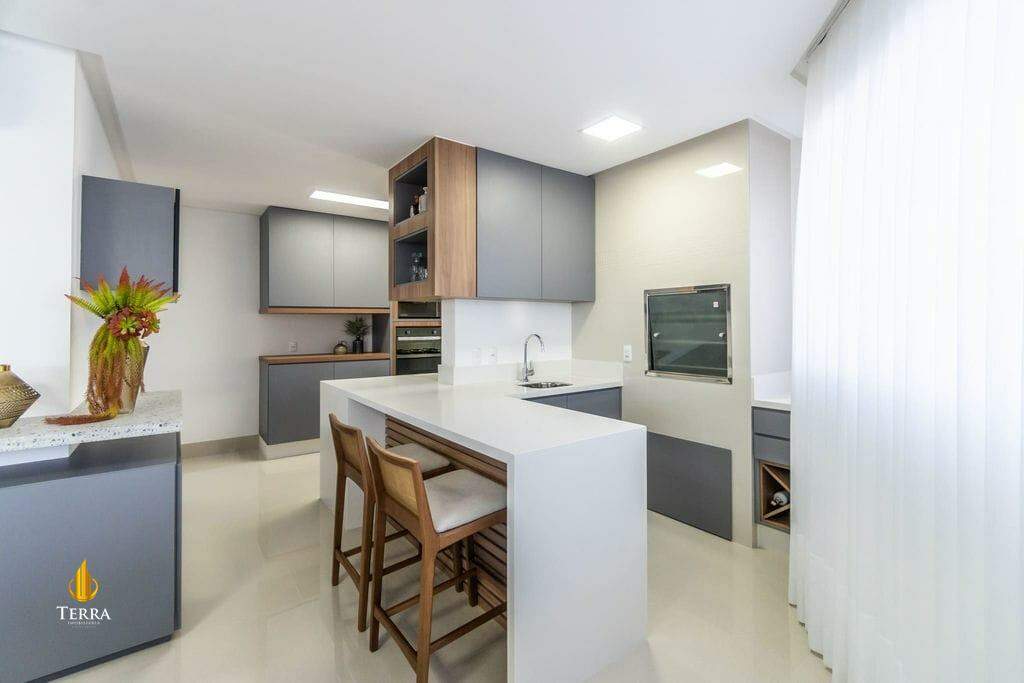 Apartamento com 4 quartos, Centro: 