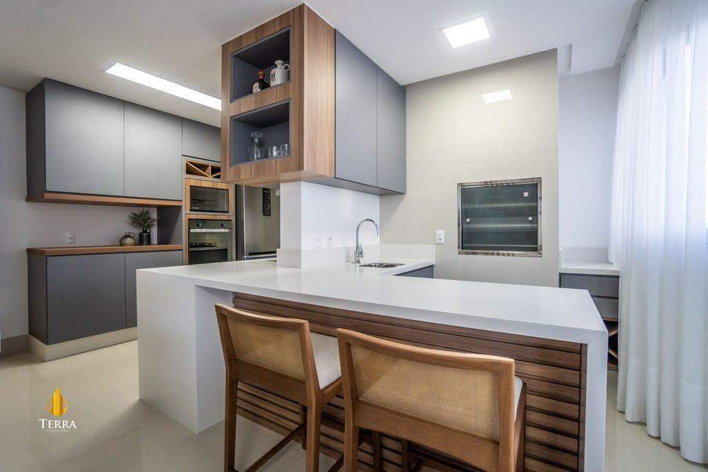 Apartamento com 4 quartos, Centro: 