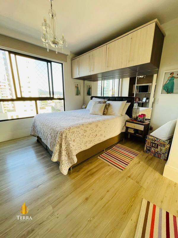 Apartamento com 3 quartos, Centro: 