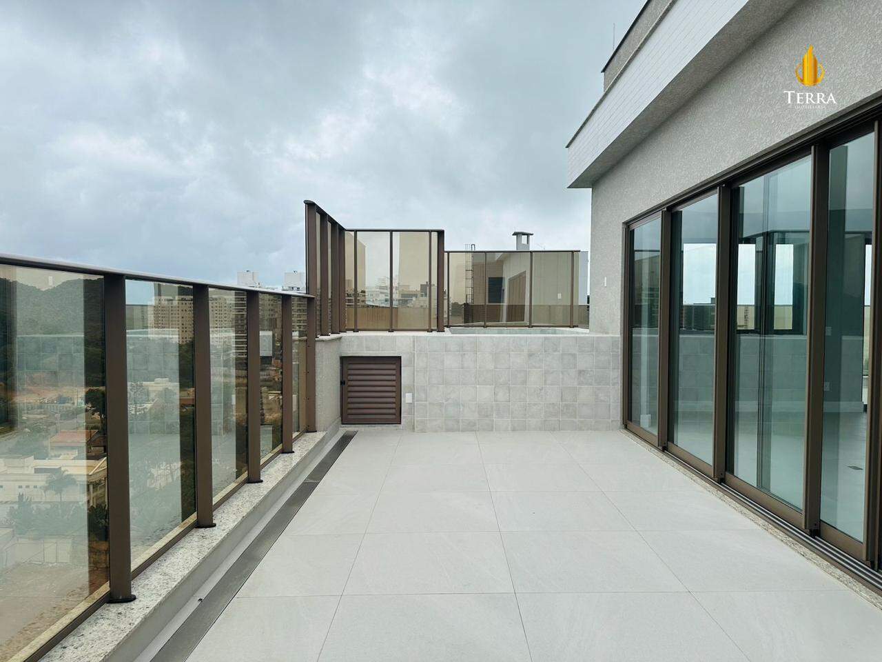 Jk 399 Apartamento com 4 quartos, Praia Brava: 