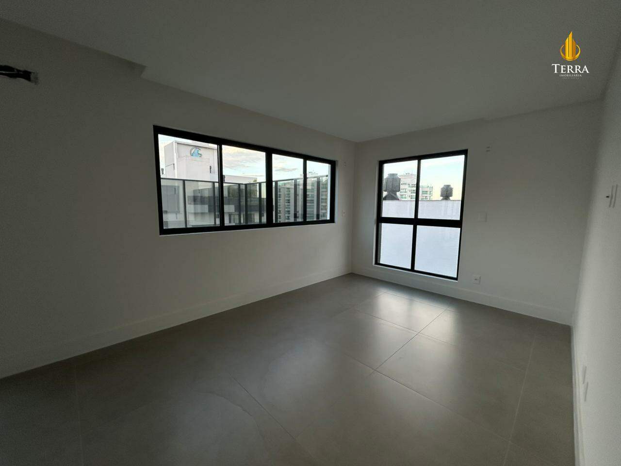 Jk 399 Cobertura com 4 quartos, Praia Brava: 