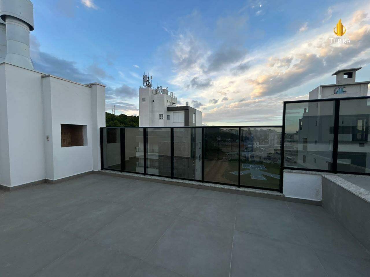 Jk 399 Cobertura com 4 quartos, Praia Brava: 