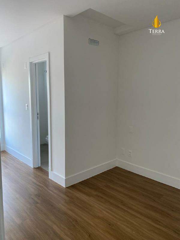 Jk 399 Cobertura com 4 quartos, Praia Brava: 