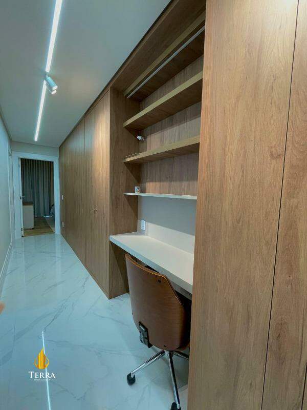 Skyline Tower Apartamento com 4 quartos, Pioneiros: 