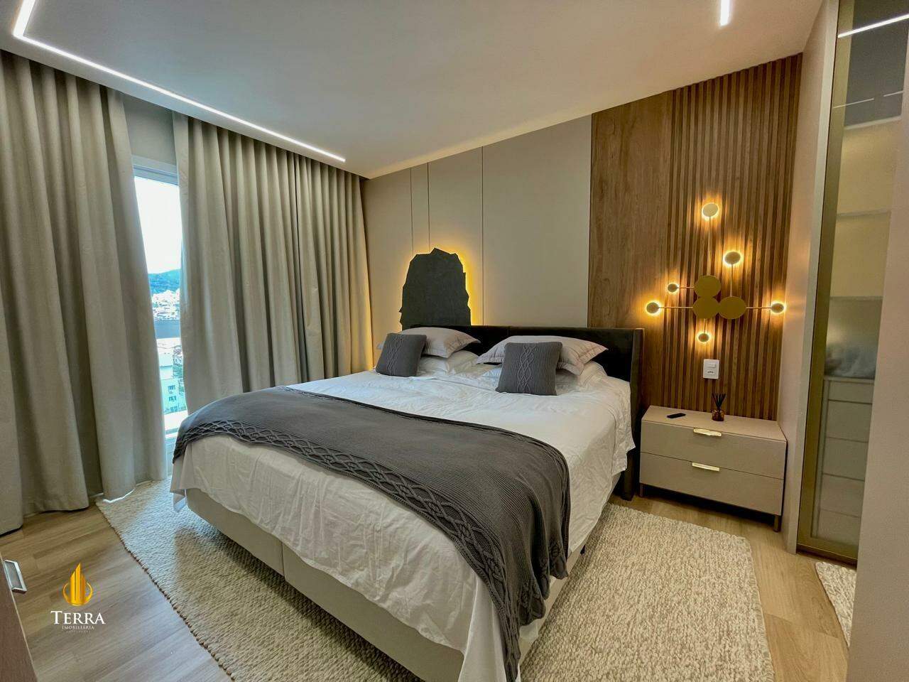 Skyline Tower Apartamento com 4 quartos, Pioneiros: 