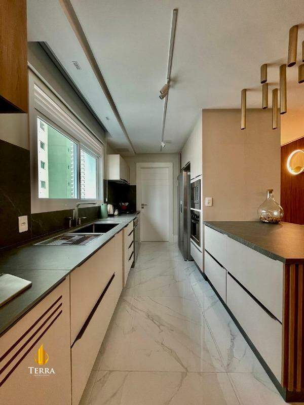 Skyline Tower Apartamento com 4 quartos, Pioneiros: 
