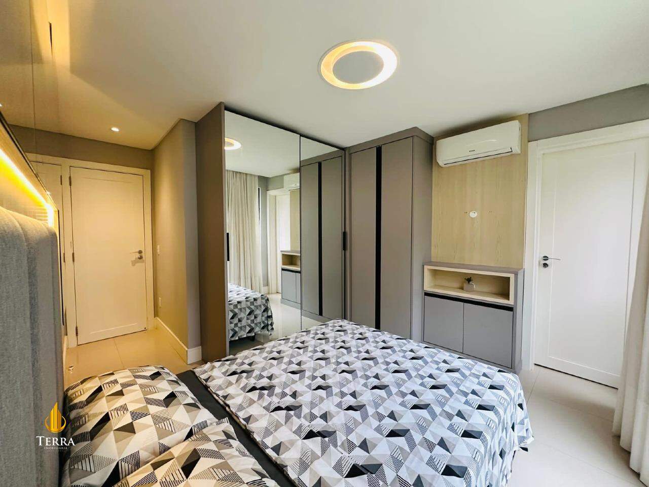 Edifício Brava Hills Apartamento com 2 quartos, Praia dos Amores: 