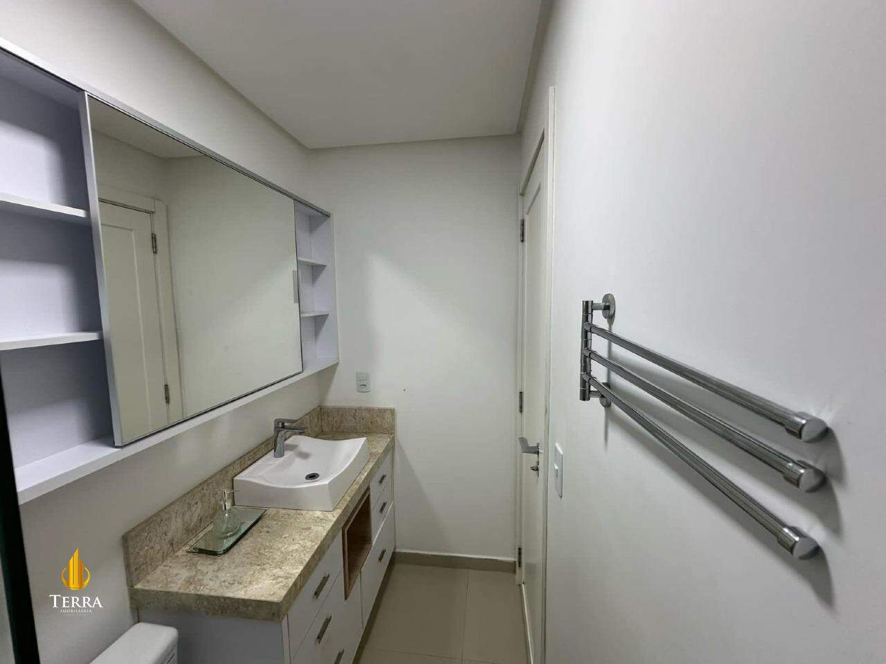 Edifício Brava Hills Apartamento com 2 quartos, Praia dos Amores: 