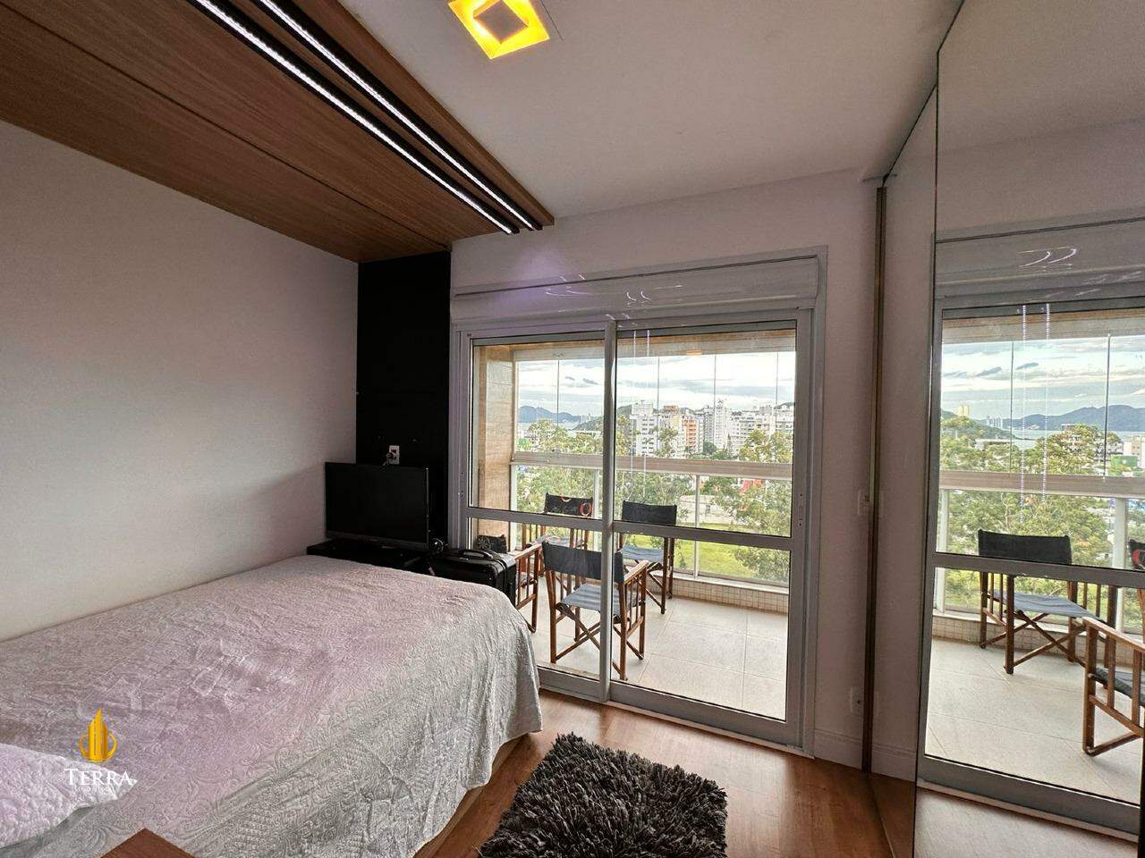 Apartamento com 3 quartos, Praia Brava: 