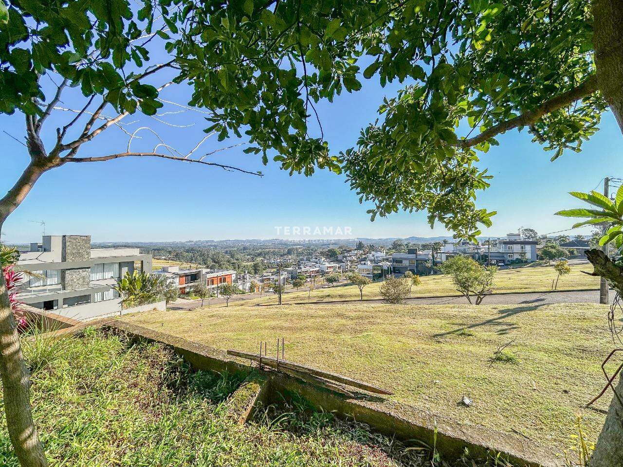 Lote em condomínio à venda no Encosta do Sol: 