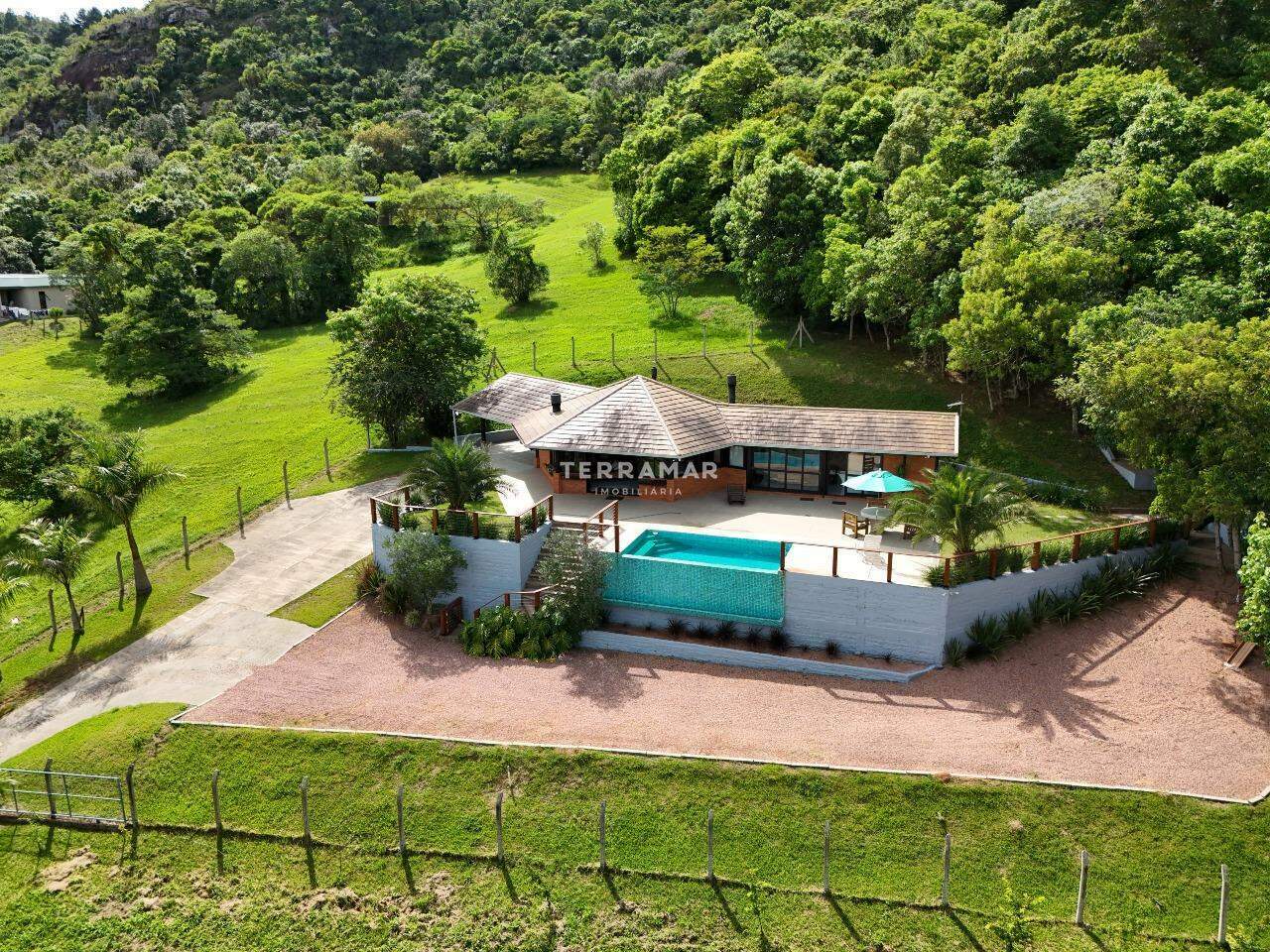Casa em condomínio para aluguel no Lomba Grande: 