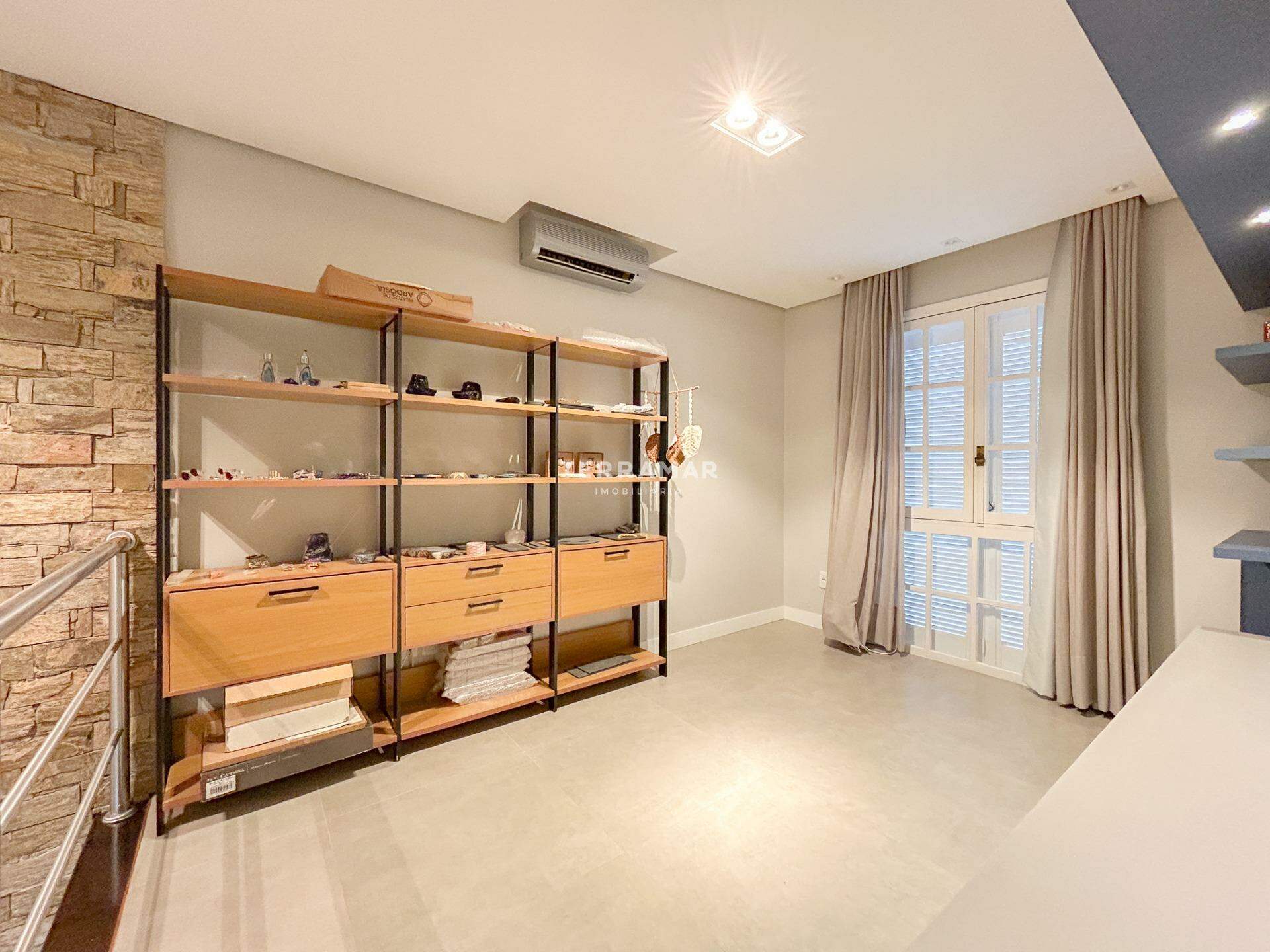 Casa em condomínio à venda no Centro: 