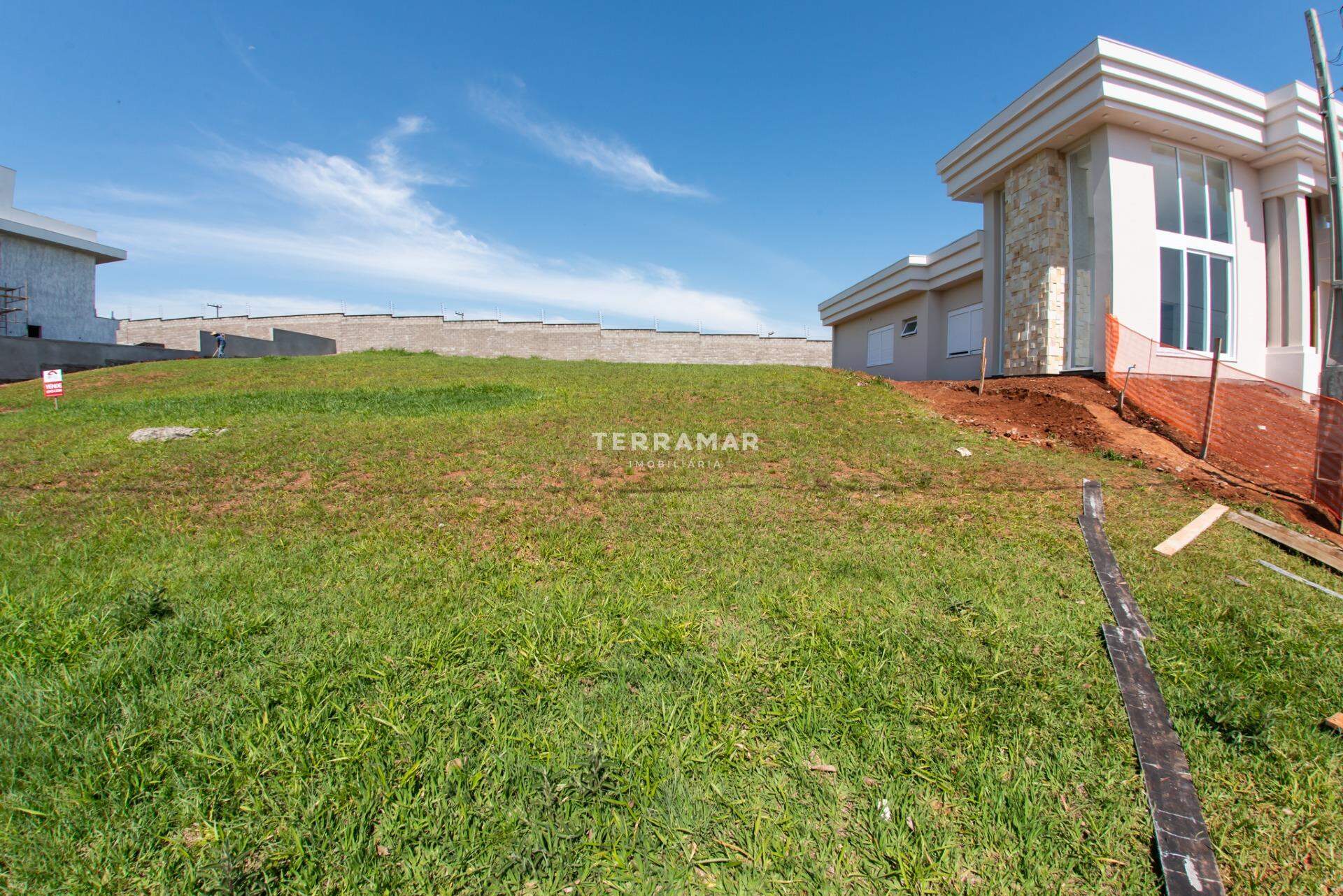 Terreno à venda no Encosta do Sol: 