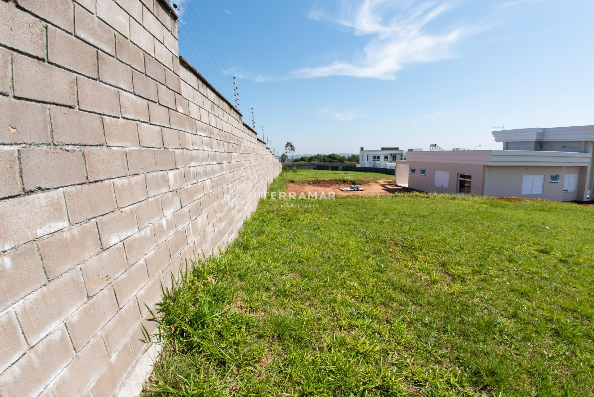 Terreno à venda no Encosta do Sol: 