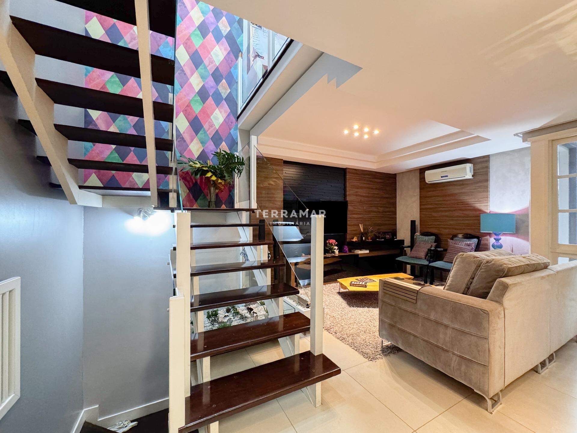 Casa em condomínio à venda no Centro: 