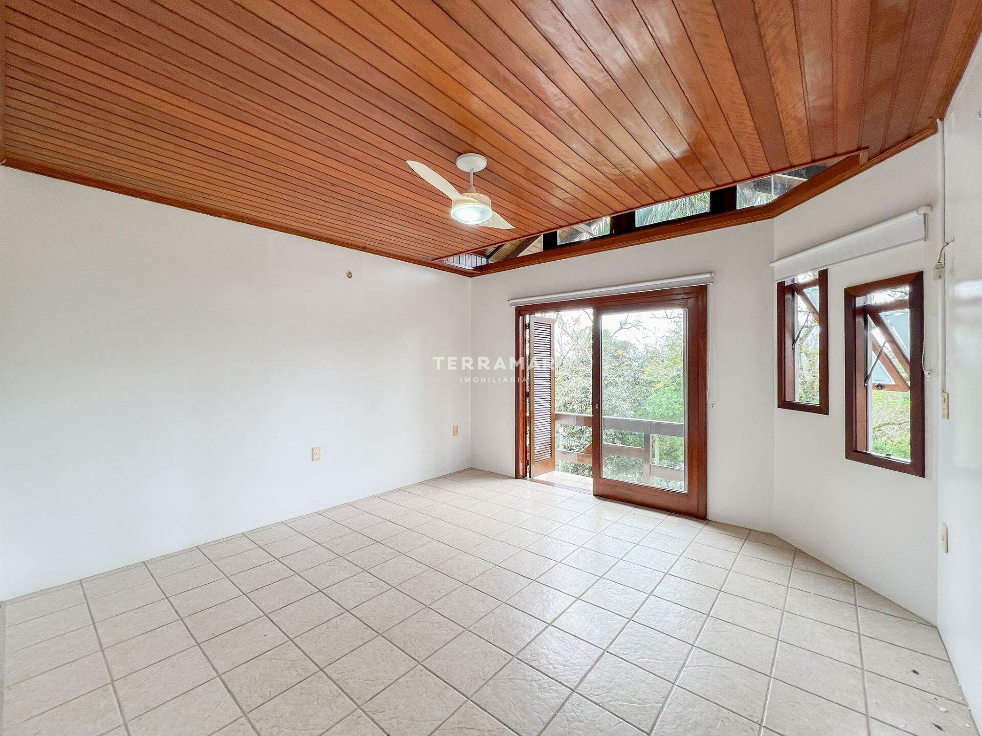 Casa à venda no Lomba Grande: 