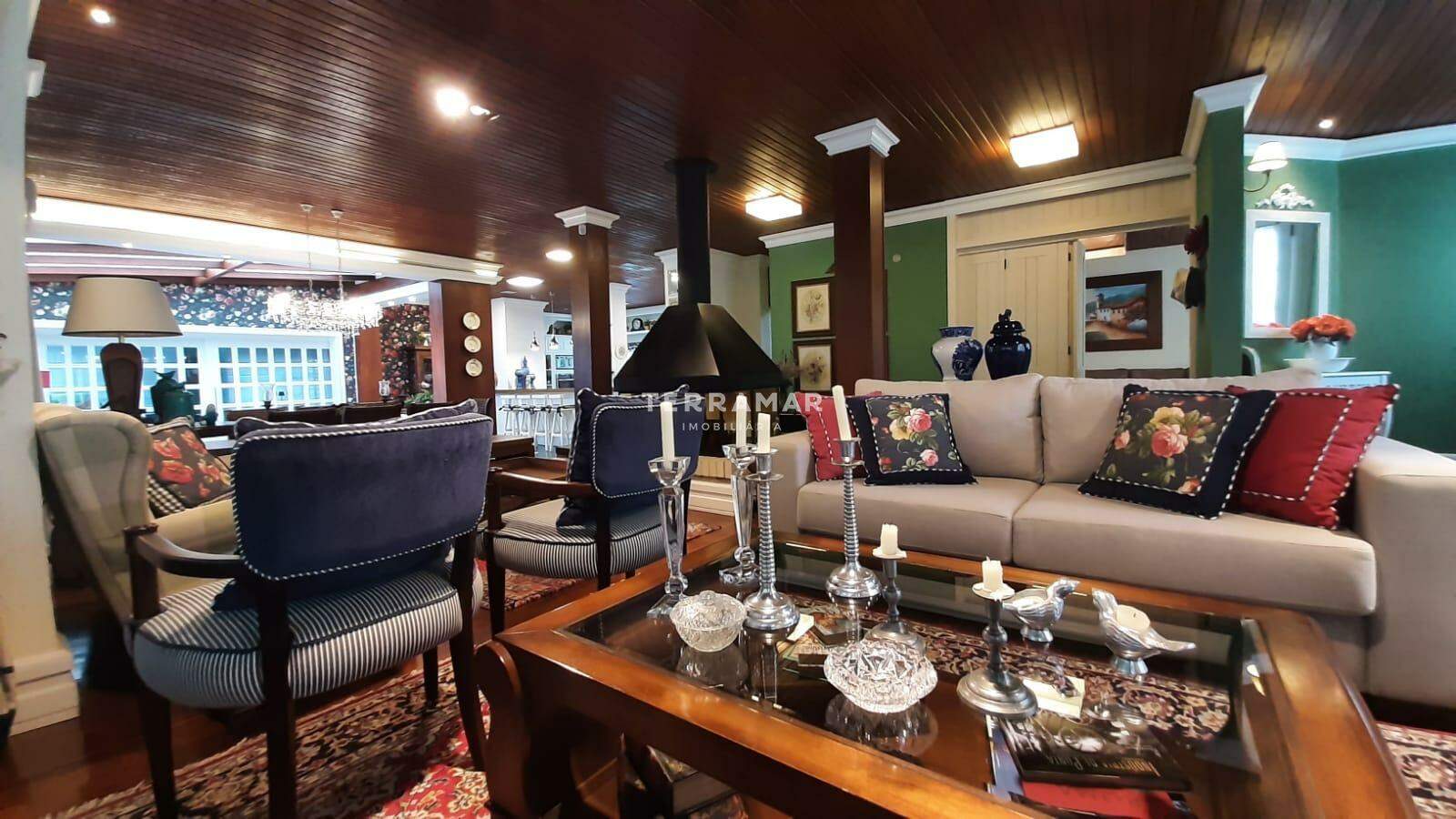 Casa em condomínio à venda no Centro: 