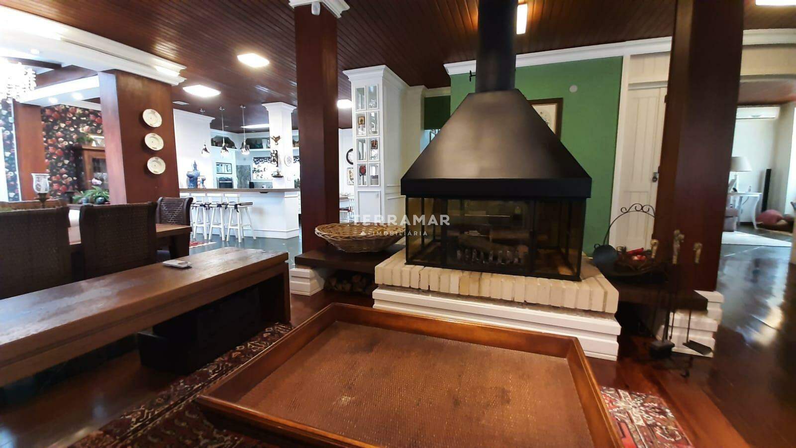 Casa em condomínio à venda no Centro: 