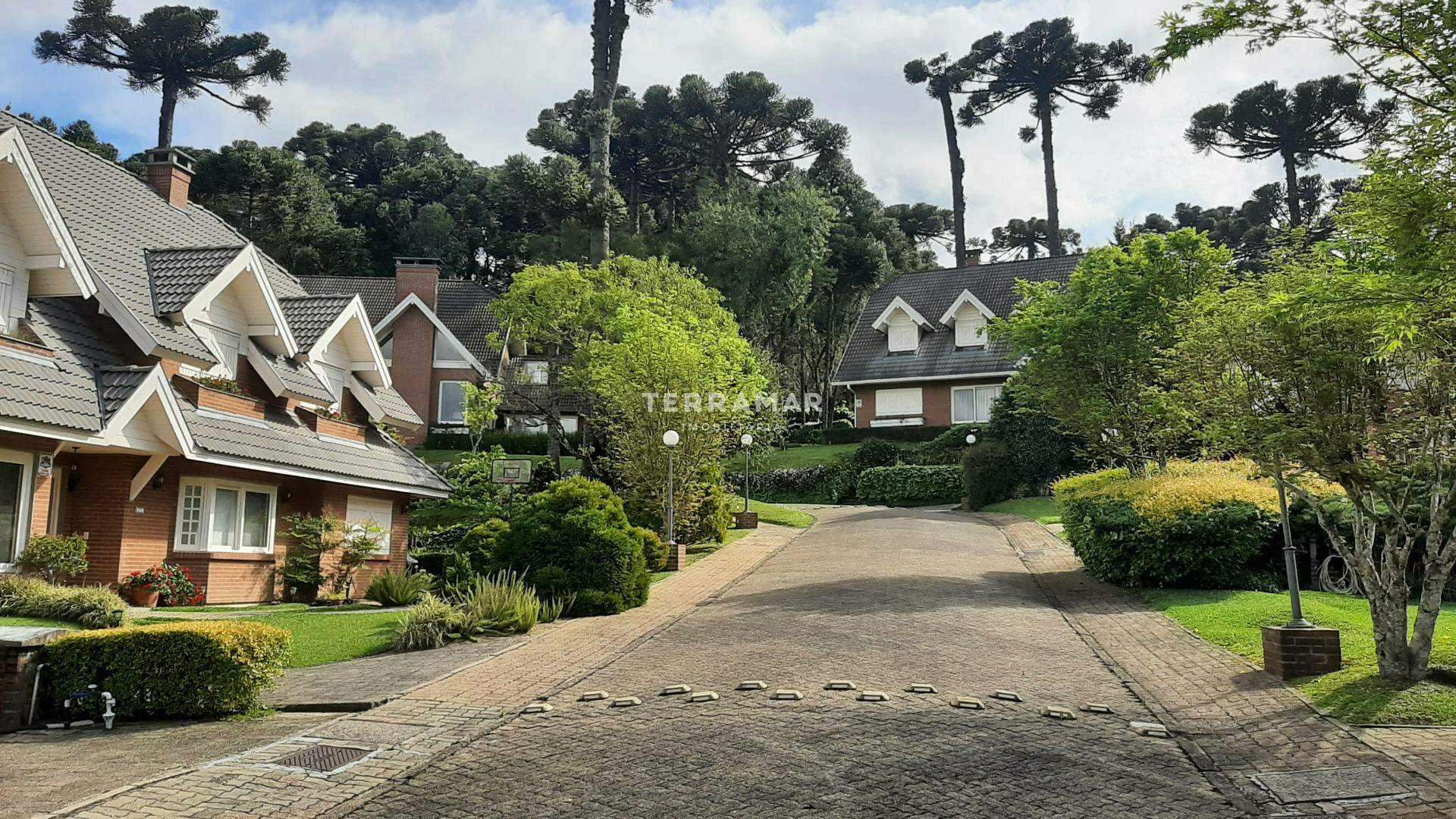 Casa em condomínio à venda no Centro: 